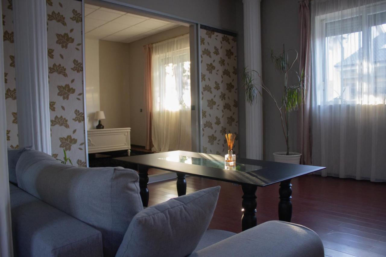 Yox Apartment 1 Oradea Exteriör bild