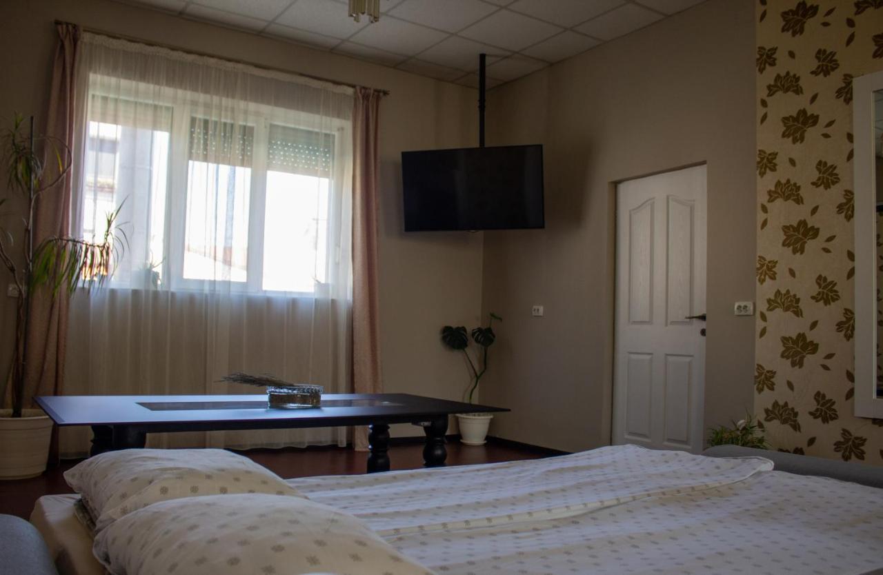 Yox Apartment 1 Oradea Exteriör bild